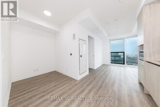 180 Front St E in Toronto, ON - Building Photo - Building Photo