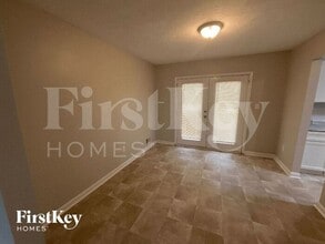 3393 Hollow Tree Dr in Decatur, GA - Building Photo - Building Photo