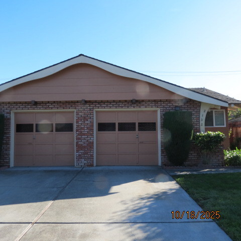 property at 2132 Town and Country Ln