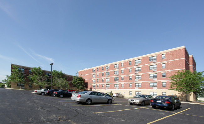 Downer Place in Aurora, IL - Foto de edificio - Building Photo