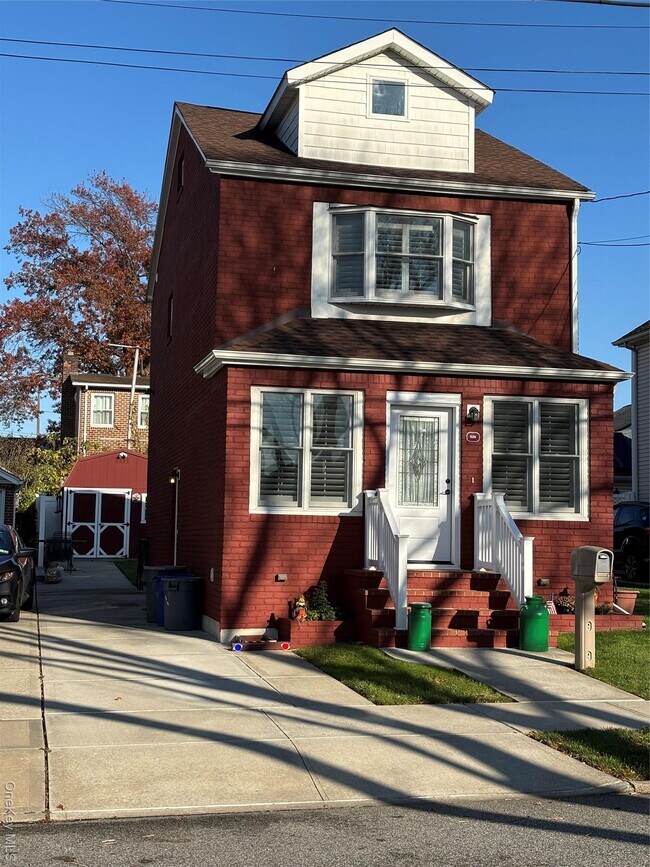 536 N 6th St in New Hyde Park, NY - Building Photo - Building Photo