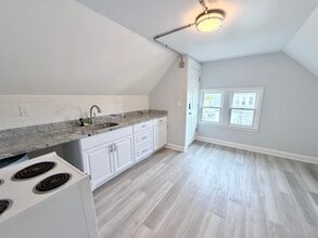 35 Hillside Ave in Meriden, CT - Building Photo - Building Photo