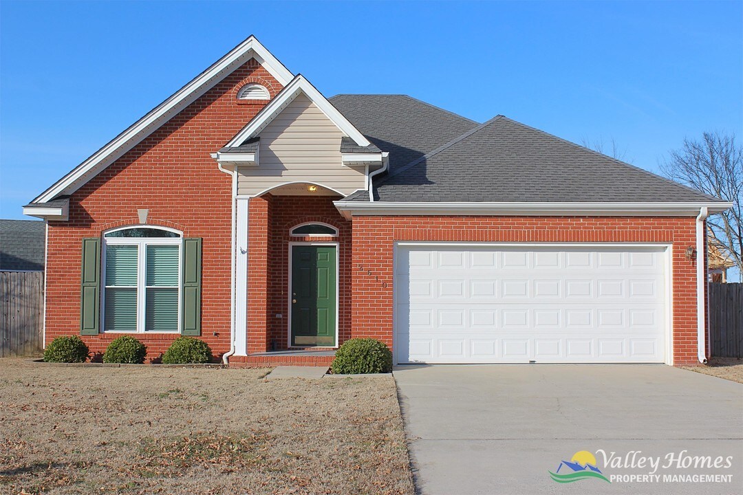 2610 Quail Ridge Ln SW in Huntsville, AL - Building Photo