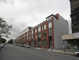 219-237 Grand St in Brooklyn, NY - Foto de edificio - Building Photo