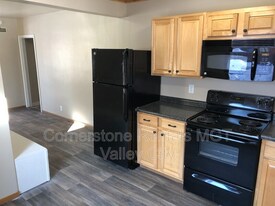 424 6th Ave NE in Valley City, ND - Building Photo