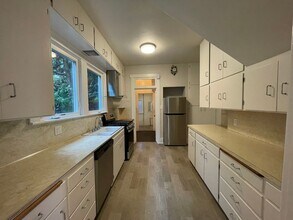 2423 11th Ave E in Seattle, WA - Building Photo - Building Photo