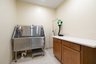 Cove Lake Village Apartments in Lexington, KY - Foto de edificio - Interior Photo