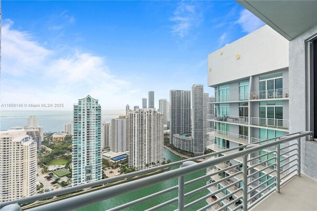 335 S Biscayne Blvd