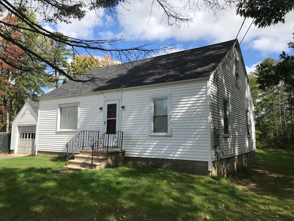 15 Milton Rd in Rochester, NH - Building Photo