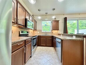 204 Canterbury Bell Dr in Oviedo, FL - Building Photo - Building Photo