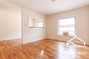 828 W Waveland, Unit S1 in Chicago, IL - Building Photo