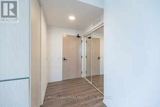 28 Interchange Wy in Vaughan, ON - Building Photo - Building Photo