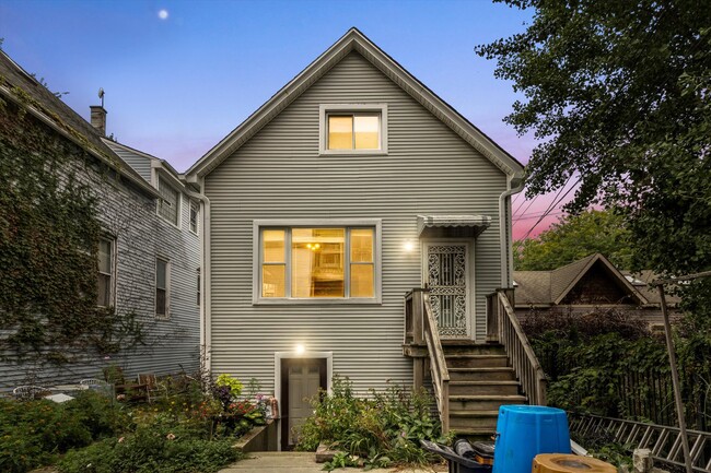 2120 N Whipple St in Chicago, IL - Building Photo - Building Photo