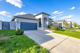 514 Prado Dr in Laredo, TX - Building Photo - Building Photo