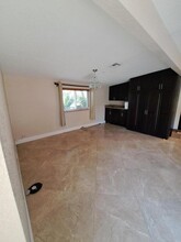 1371 Woodcrest Rd W in West Palm Beach, FL - Building Photo - Building Photo