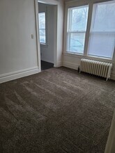 19 Penn St, Unit #2 in Battle Creek, MI - Foto de edificio - Building Photo