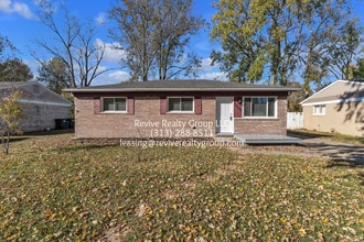 15796 Kerstyn St in Taylor, MI - Building Photo - Building Photo