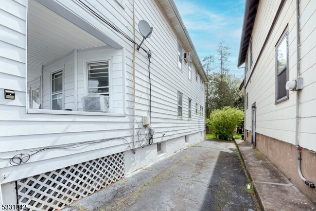 19 John St in Passaic, NJ - Building Photo - Building Photo