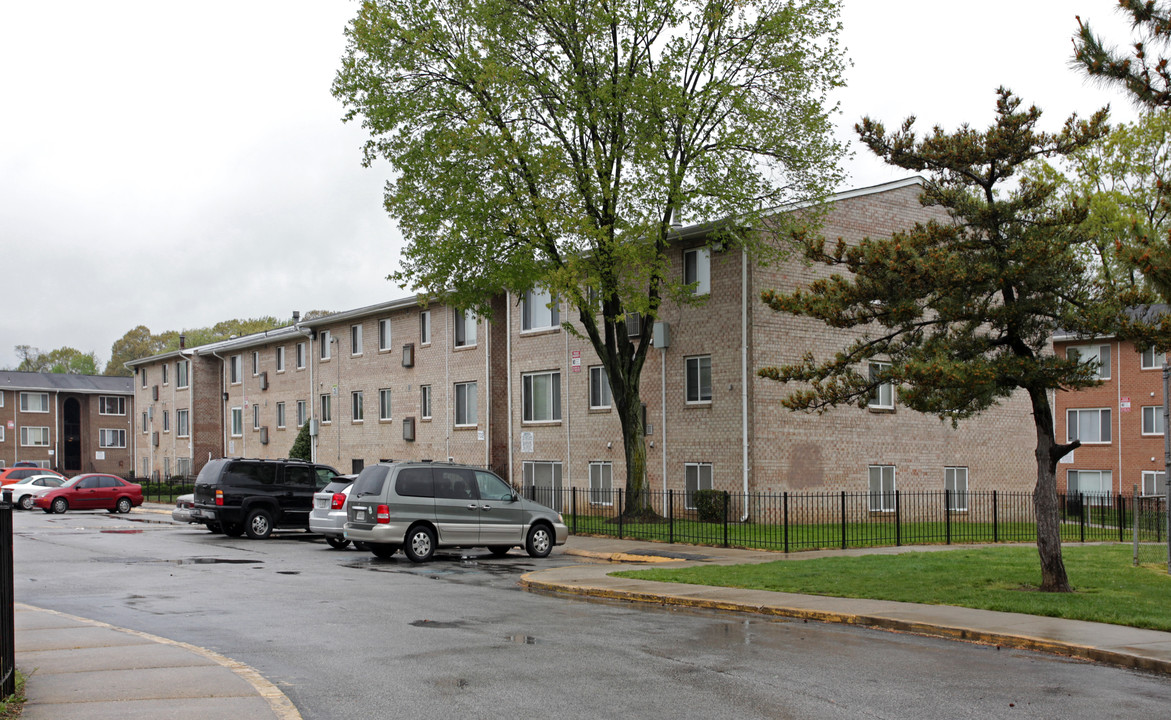 Woodside Gardens in Annapolis, MD - Building Photo