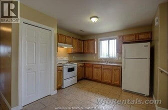 680 Cameron Ave in Windsor, ON - Building Photo - Building Photo