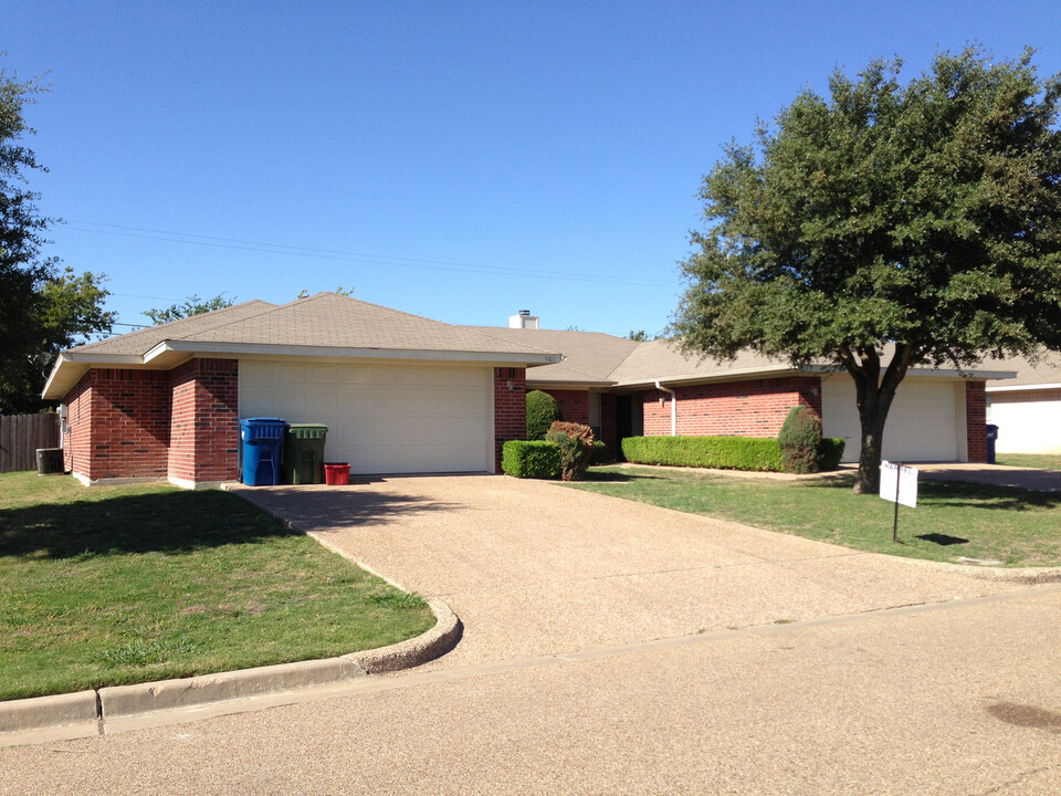 1008 Parkview Cir in Hewitt, TX - Foto de edificio