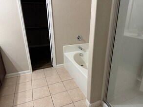 504 Riverbed Dr in Crowley, TX - Foto de edificio - Building Photo