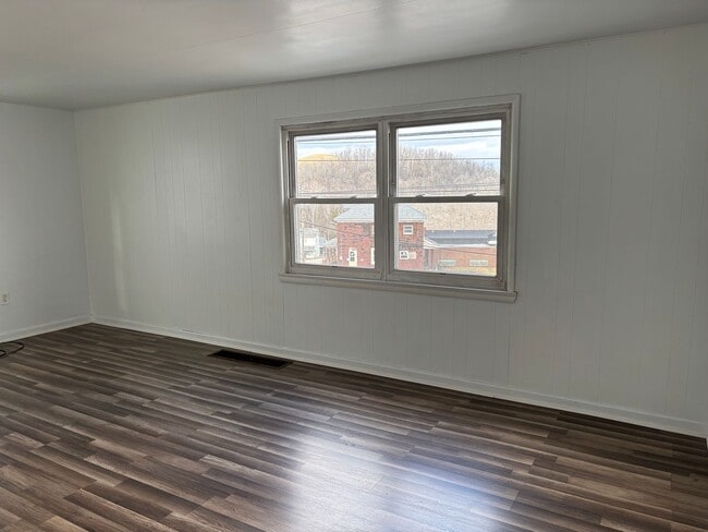 104 Sewickley Ave in Herminie, PA - Building Photo - Building Photo