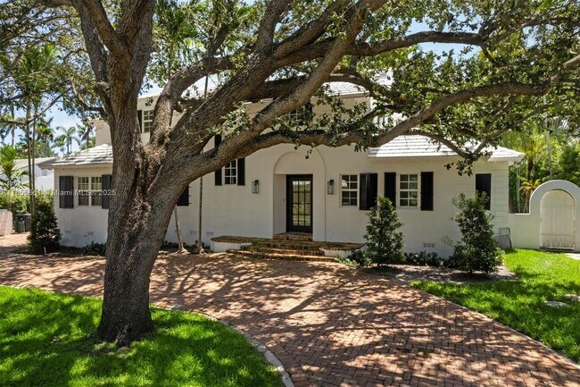 6675 Roxbury Ln in Miami Beach, FL - Building Photo - Building Photo