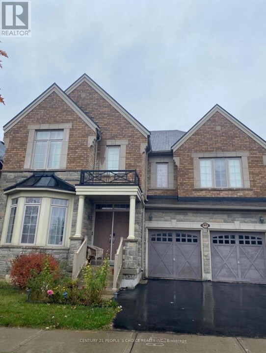 40 Augustine Ave in Richmond Hill, ON - Building Photo