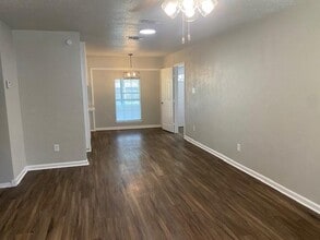 7452 Beaty St in Fort Worth, TX - Foto de edificio - Building Photo