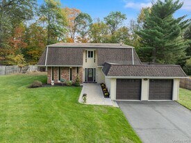 107 Tennyson Dr in Nanuet, NY - Building Photo