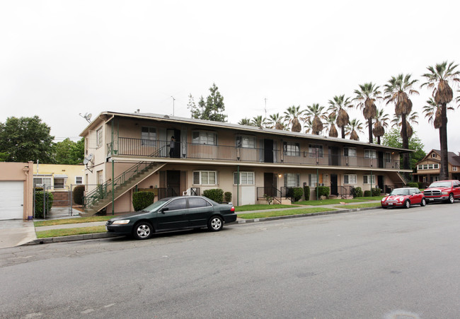 651-689 N Caswell Ave in Pomona, CA - Building Photo - Building Photo