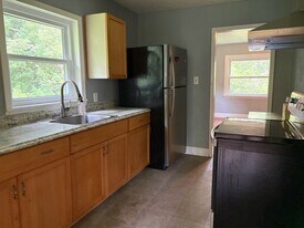733 Putnam Dr in Tallahassee, FL - Building Photo