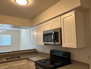 8038 Sands Point Dr in Houston, TX - Building Photo - Building Photo