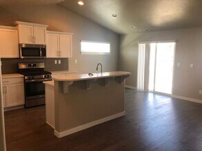 20380 SE Lois Way in Bend, OR - Building Photo - Building Photo