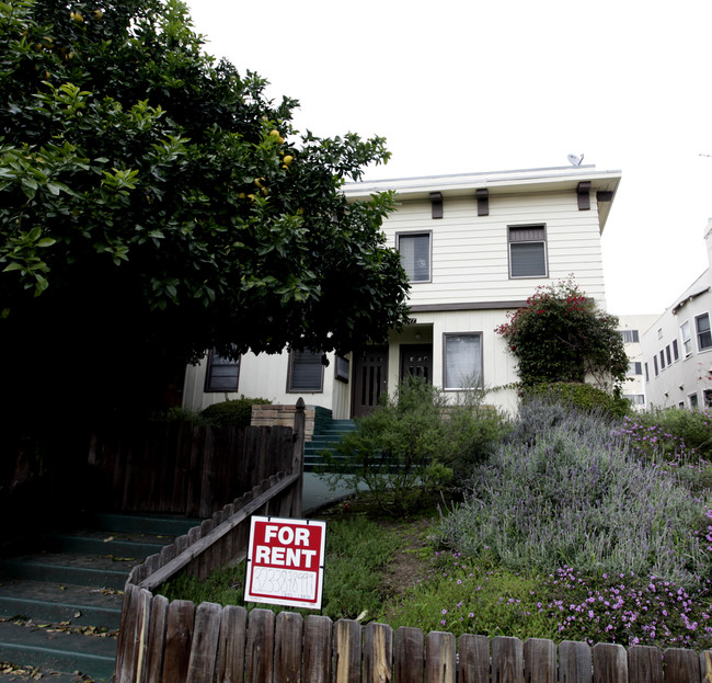 5977-5983 Franklin Ave in Los Angeles, CA - Building Photo - Building Photo