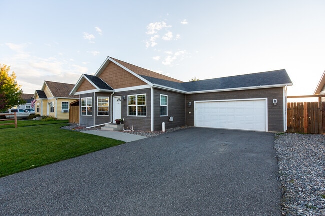 1101 Powers Blvd in Belgrade, MT - Building Photo - Building Photo