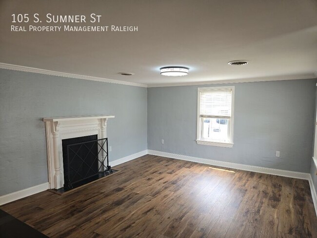 105 S Sumner St in Selma, NC - Foto de edificio - Building Photo