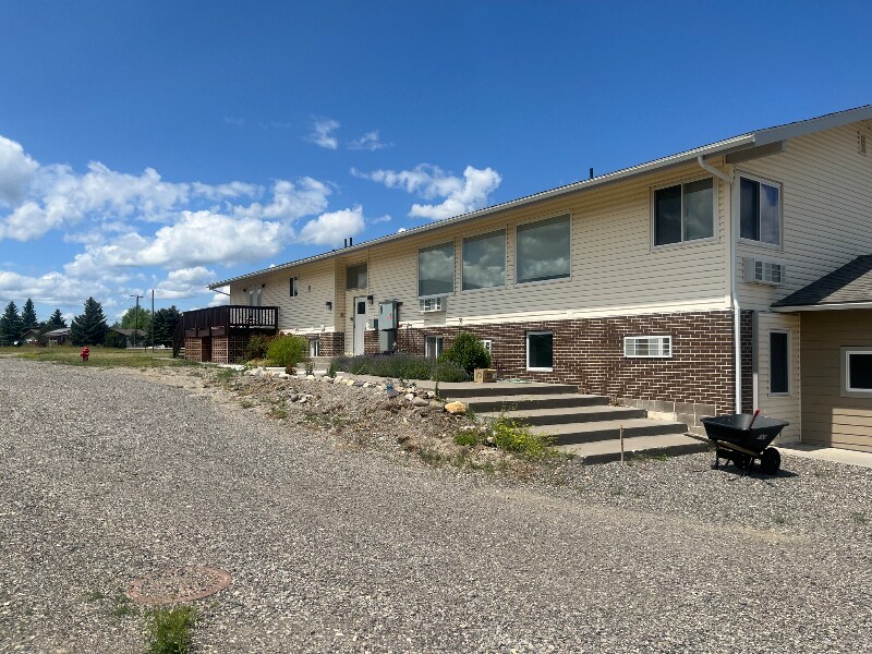 1200Q W Montana St in Livingston, MT - Building Photo