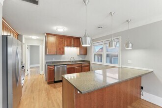 1638 Marshall Ave in St. Paul, MN - Building Photo - Building Photo