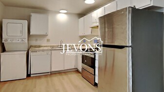 2076 E 56th St in Tacoma, WA - Building Photo