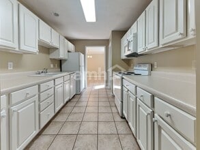 8440 Lawnpark Dr in Knoxville, TN - Foto de edificio - Building Photo