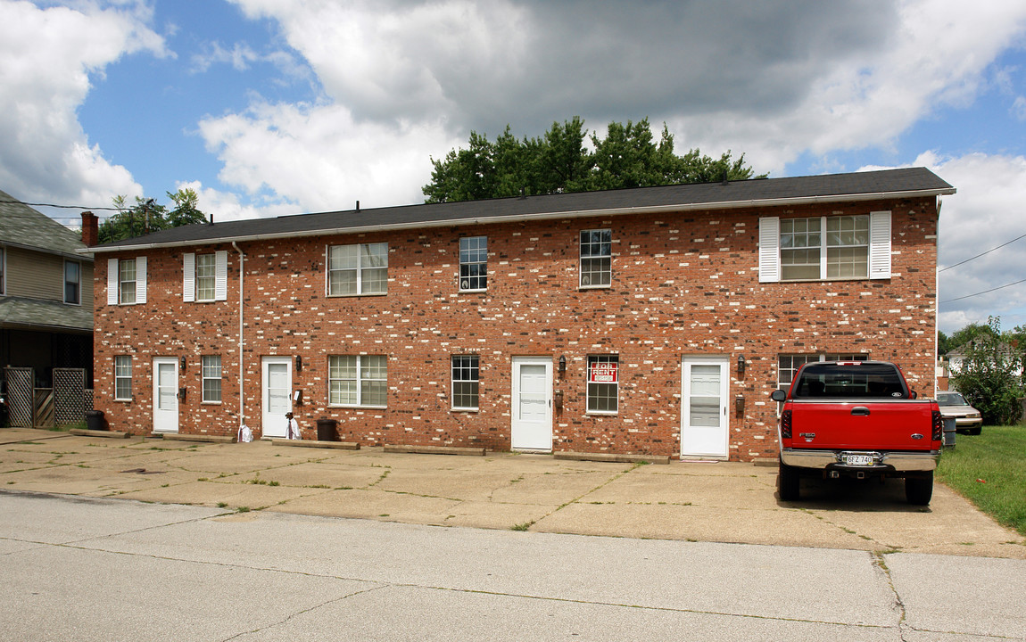 1107 32nd St in Parkersburg, WV - Foto de edificio