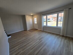 2136 Rugen Rd in Glenview, IL - Building Photo - Building Photo