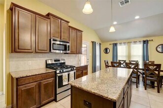 372 Still Hollow Creek in Buda, TX - Foto de edificio - Building Photo