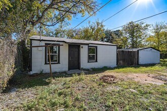 1909 Highland Ave, Unit 1.5 in Abilene, TX - Foto de edificio - Building Photo