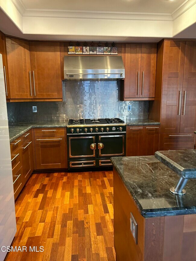 property at 5608 Roundtree Pl