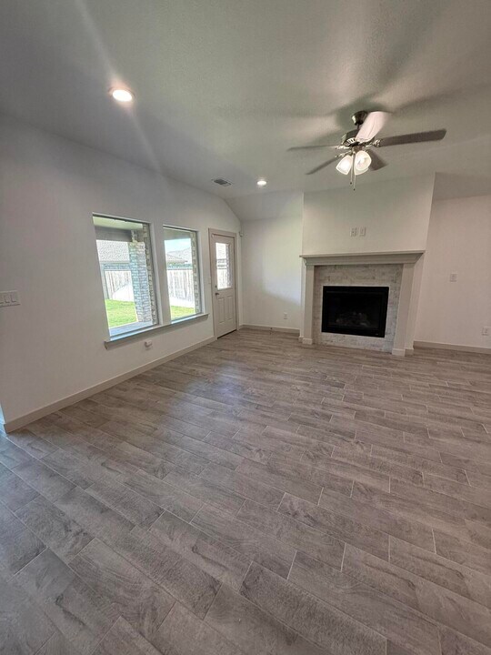 10518 Aberdeen Ave in Lubbock, TX - Building Photo