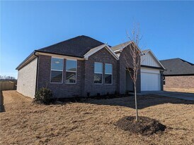 385 W Branta St in Farmington, AR - Building Photo