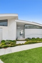 4607 Perham Rd in Newport Beach, CA - Foto de edificio - Building Photo